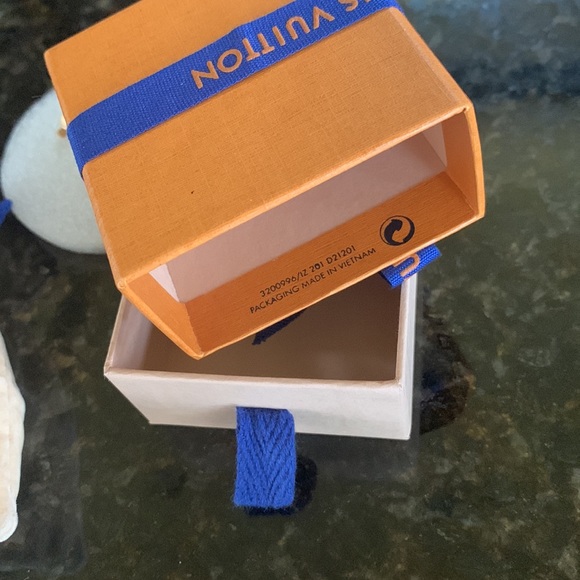 SOLD Louis Vuitton Essential “V” Earrings - Picture 10 of 11